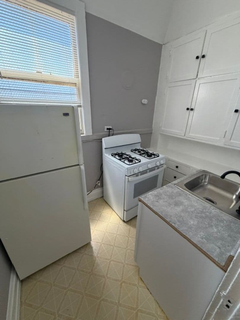 Oakland Apartment: 2317 San Pablo Ave