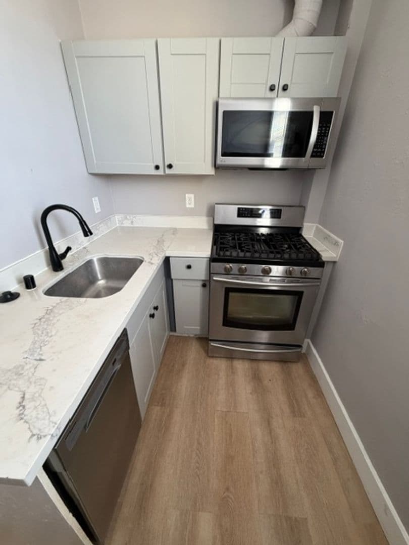 Oakland Apartment: 2317 San Pablo Ave