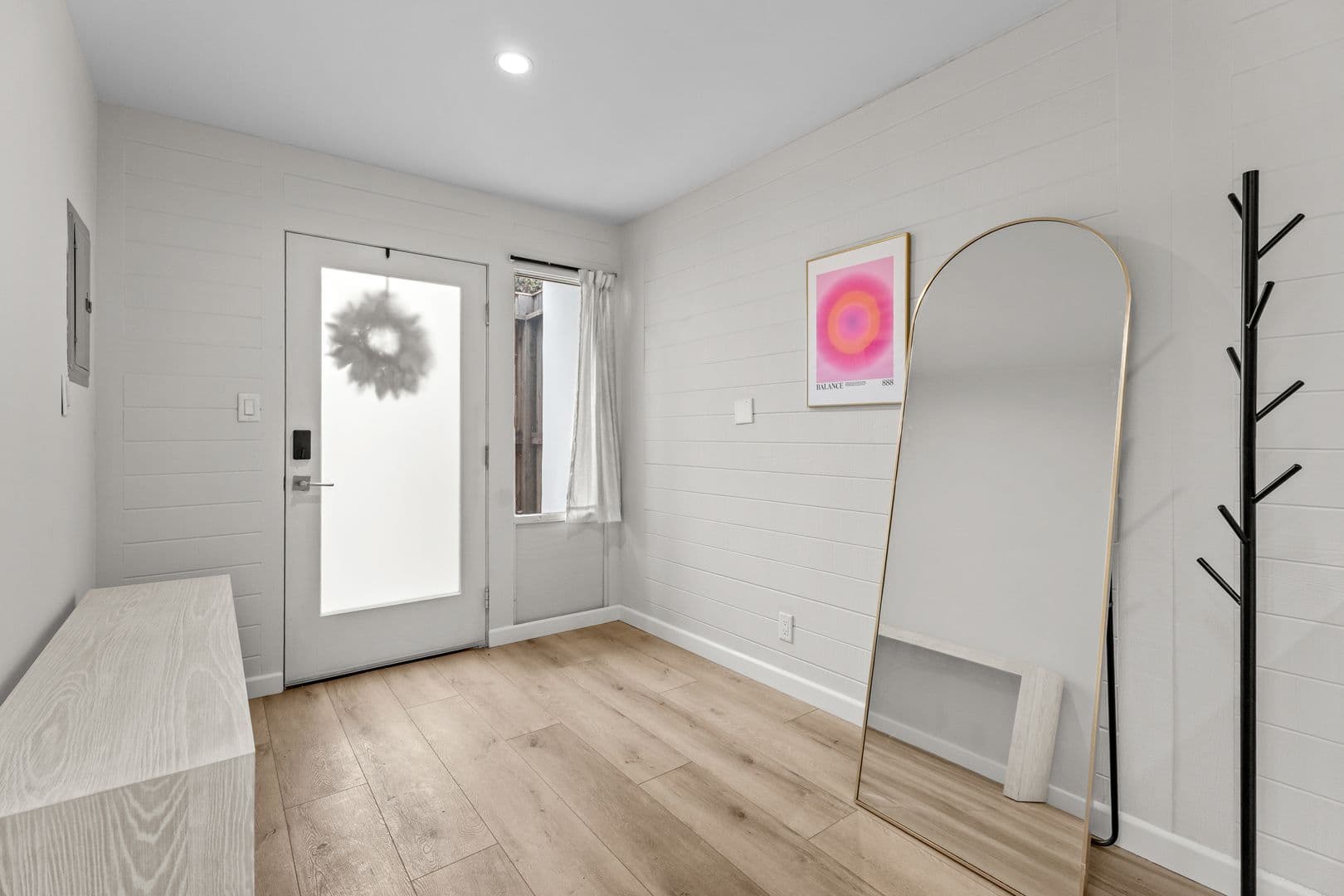 Santa Monica Apartment: 2708-2710 2nd Street