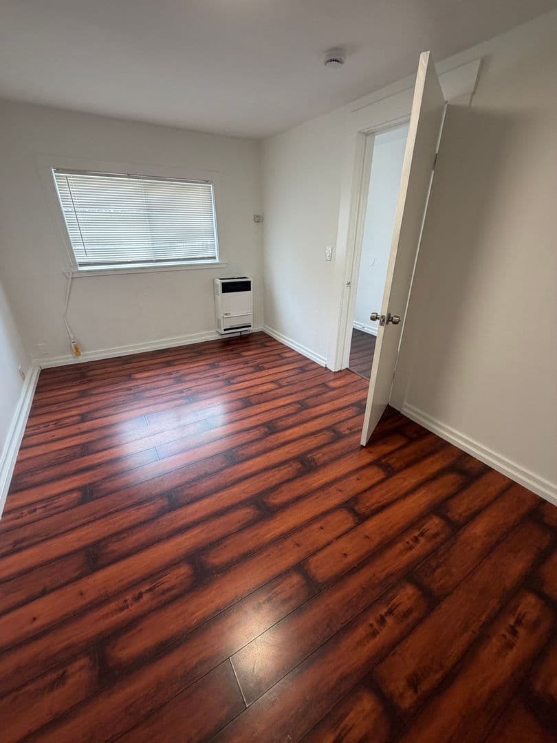 Oakland Apartment: 544 32nd St