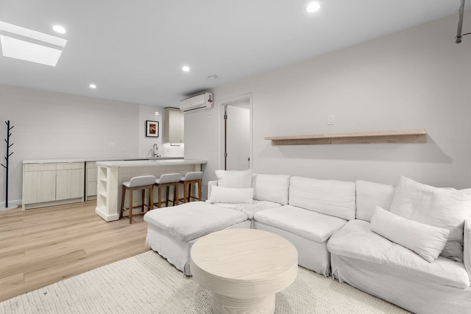 Santa Monica Apartment: 2708-2710 2nd Street