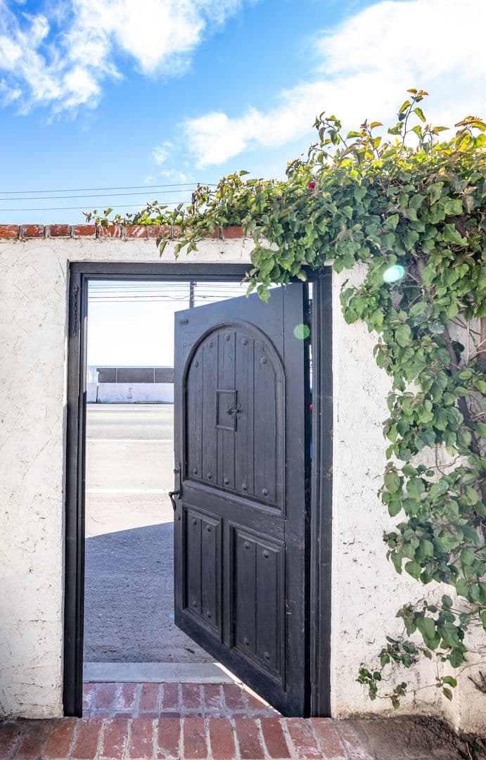 Malibu Multiplex: 21563 Pacific Coast Hwy