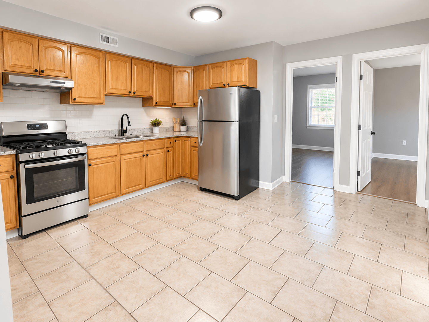 Oakland Apartment: 542 Lewis St