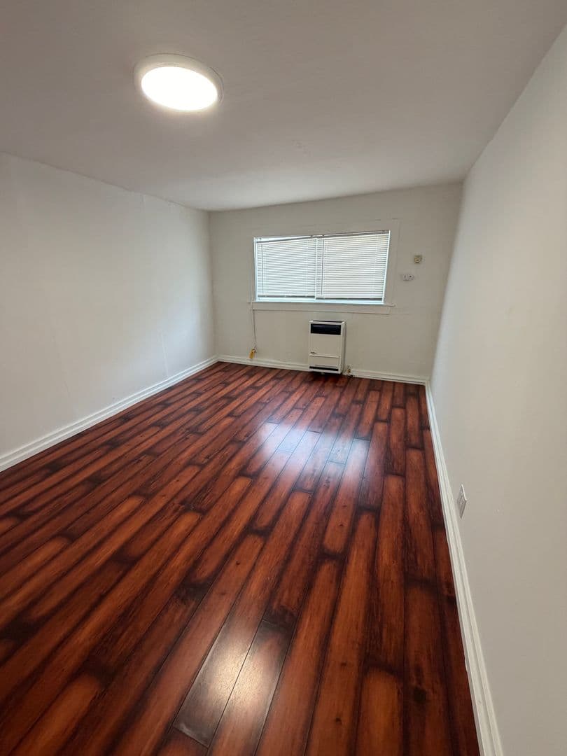 Oakland Apartment: 544 32nd St
