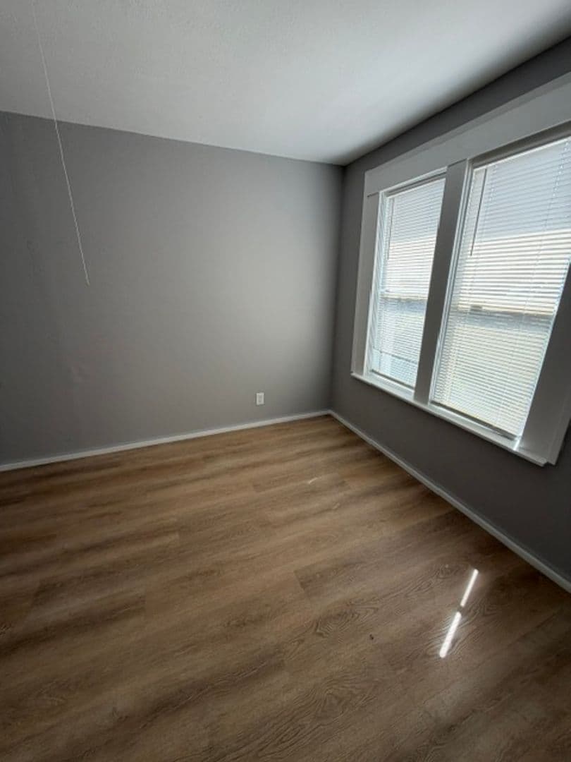 Oakland House: 828 21st St