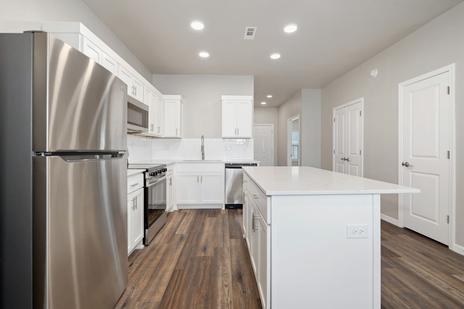 Tontitown Apartment: 693 Morsani Pl