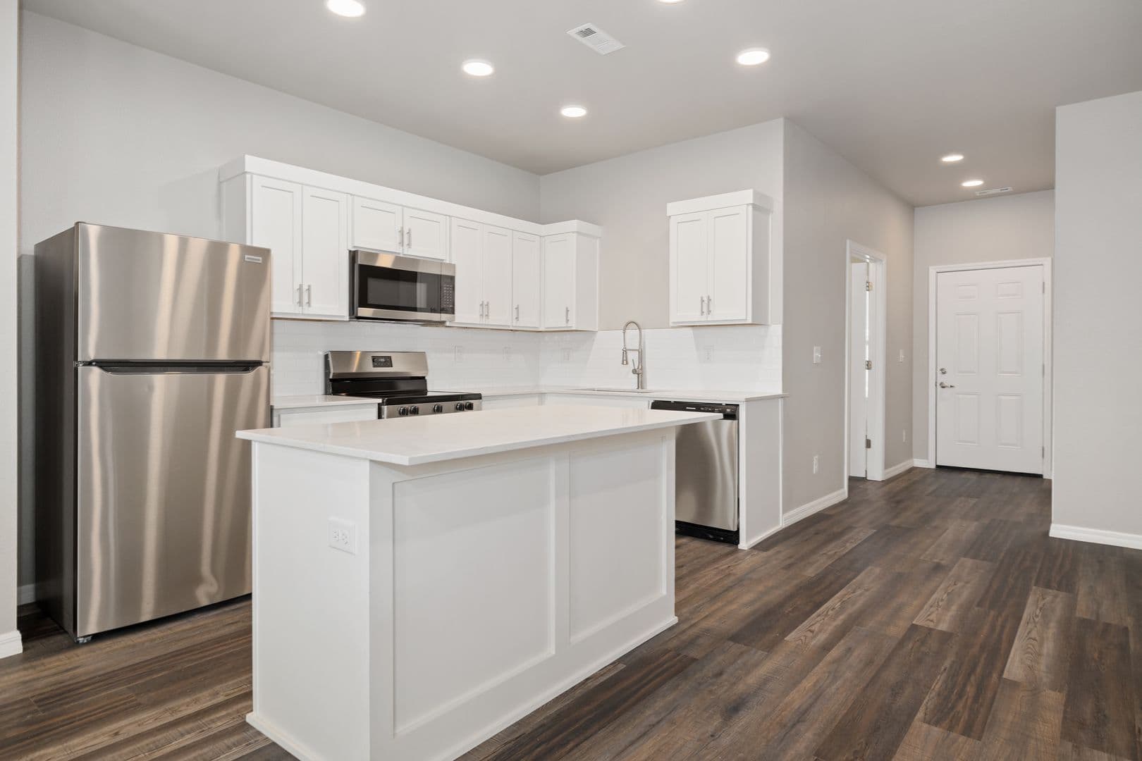 Tontitown Apartment: 693 Morsani Pl