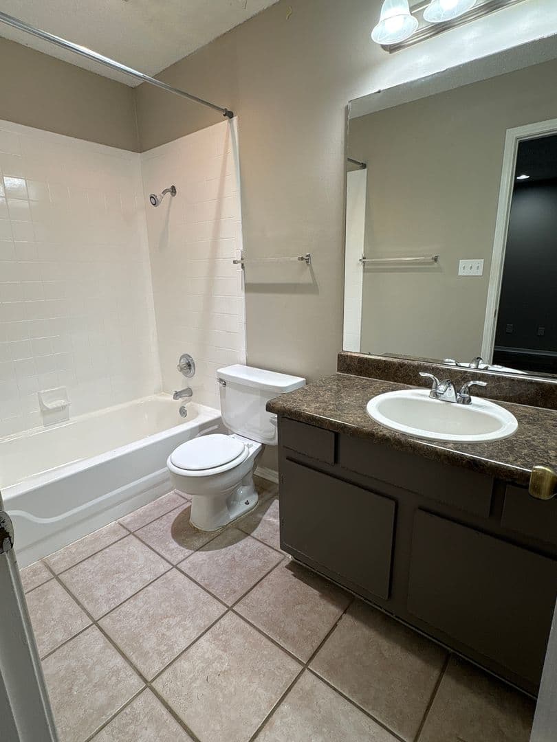 Fort Smith Apartment: 2100 Brooken Hill Dr