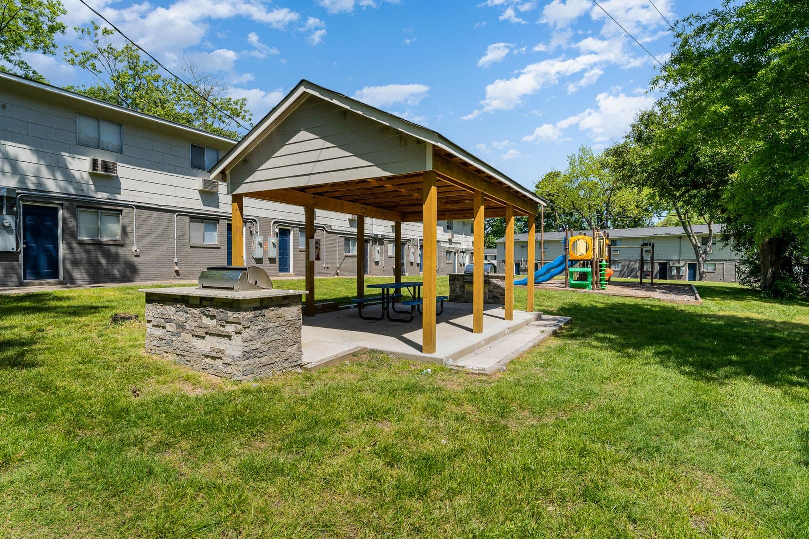 Greensboro Apartment: 3902 Overland Heights