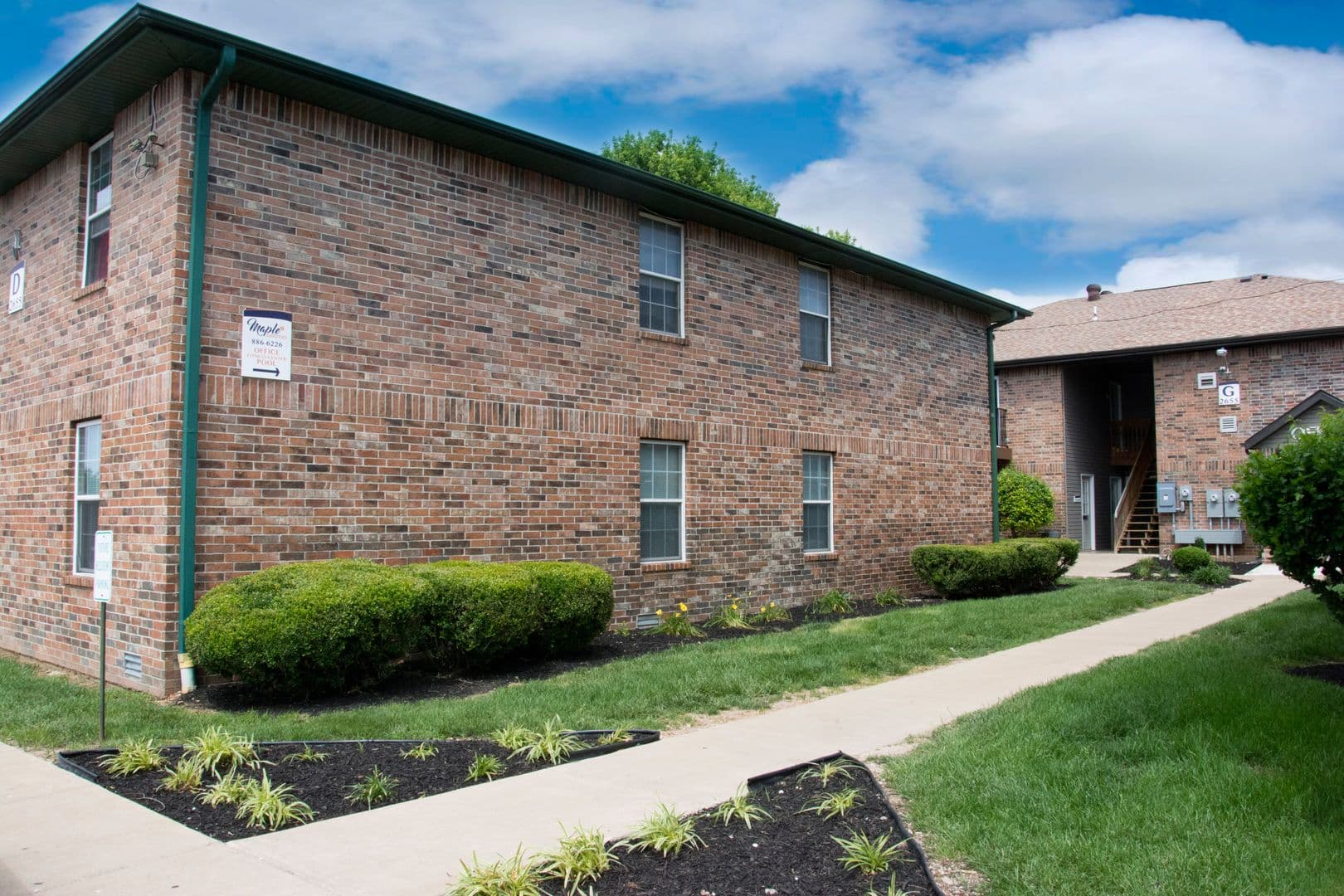 Springfield Apartment: 2655 W Farm Rd 164