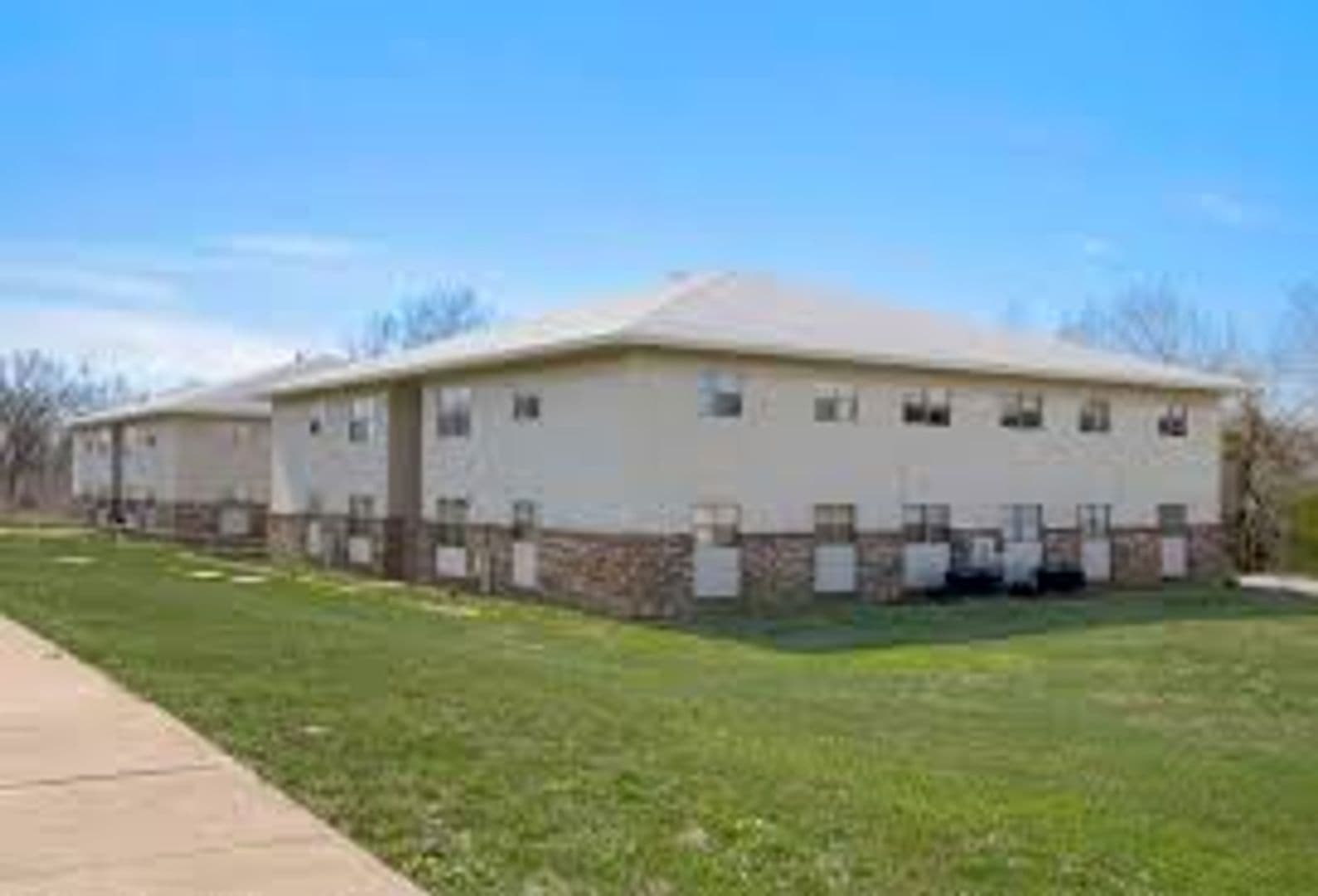 Durant Apartment: 1901 W Mississippi St