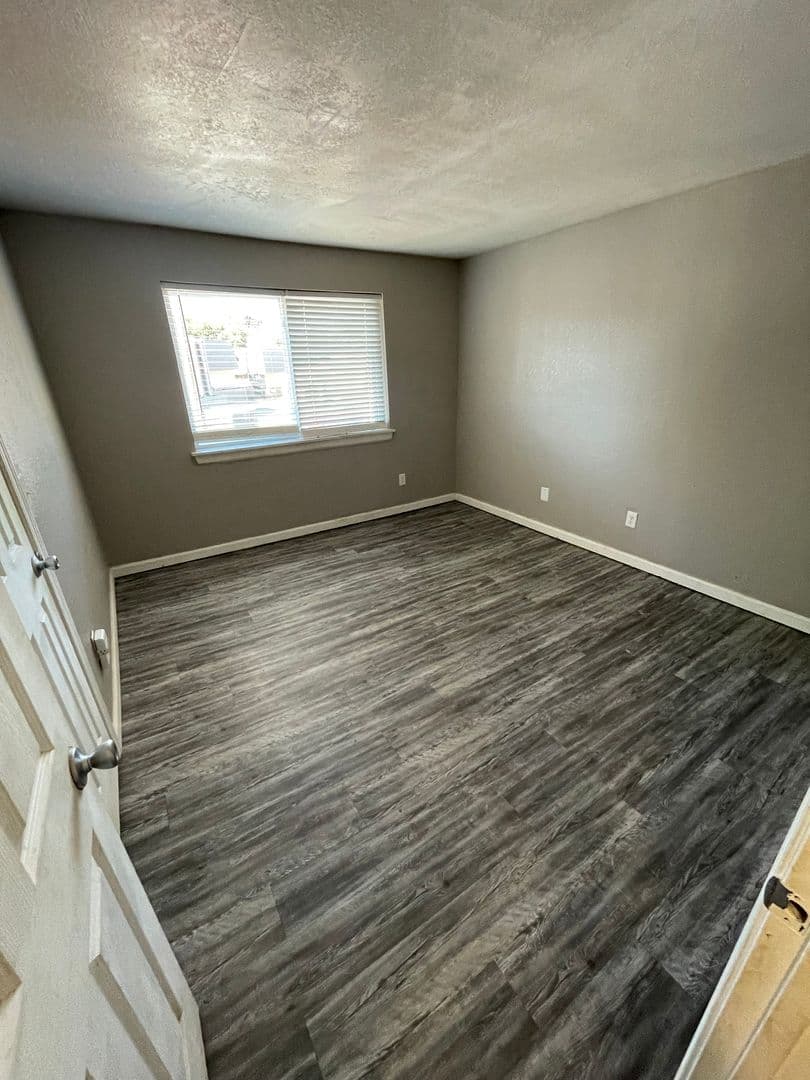 Del City Apartment: 3451 SE 44th St