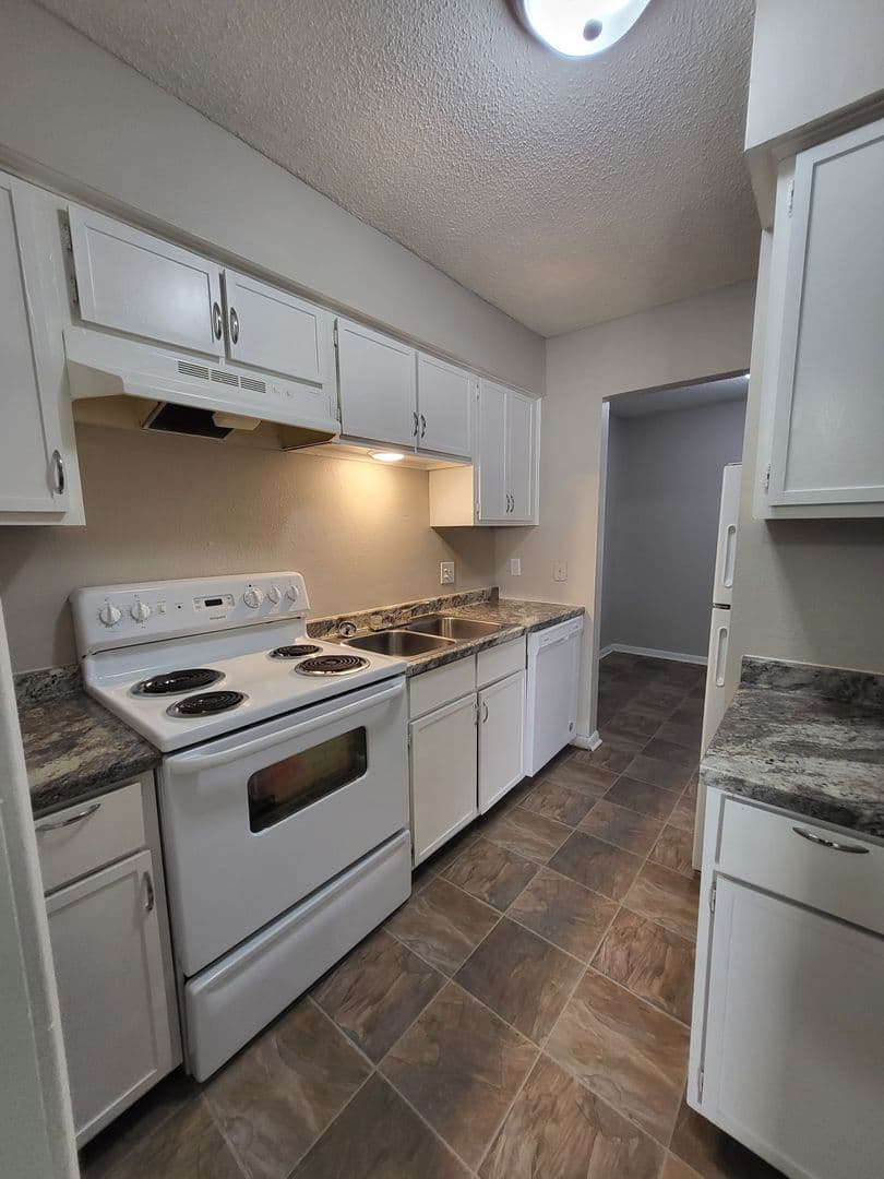 Fort Smith Apartment: 5801 Kinkead Ave
