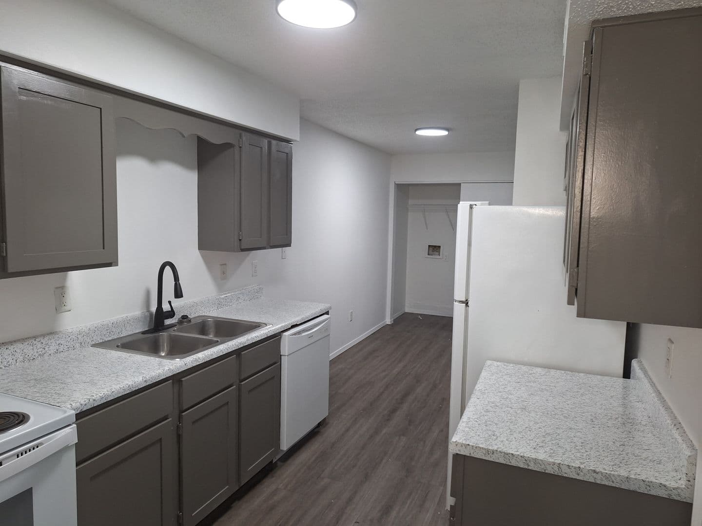 Springfield Apartment: 3020 W Farm Rd 164