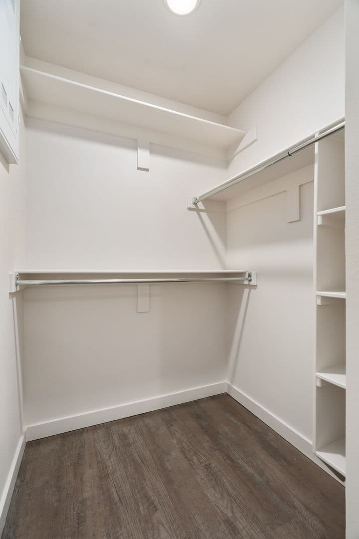 Barling Apartment: 1800 Frontier Rd