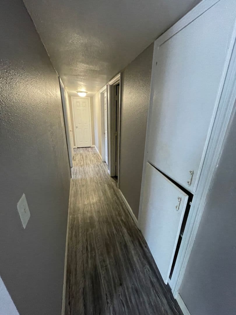 Del City Apartment: 3451 SE 44th St
