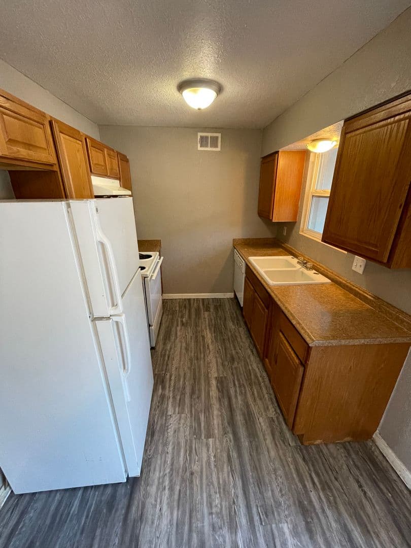Del City Apartment: 3451 SE 44th St