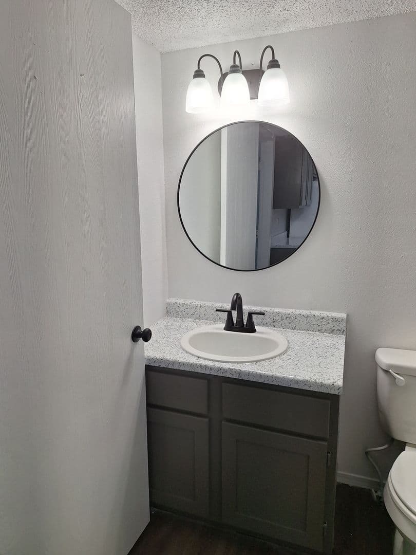 Springfield Apartment: 3020 W Farm Rd 164