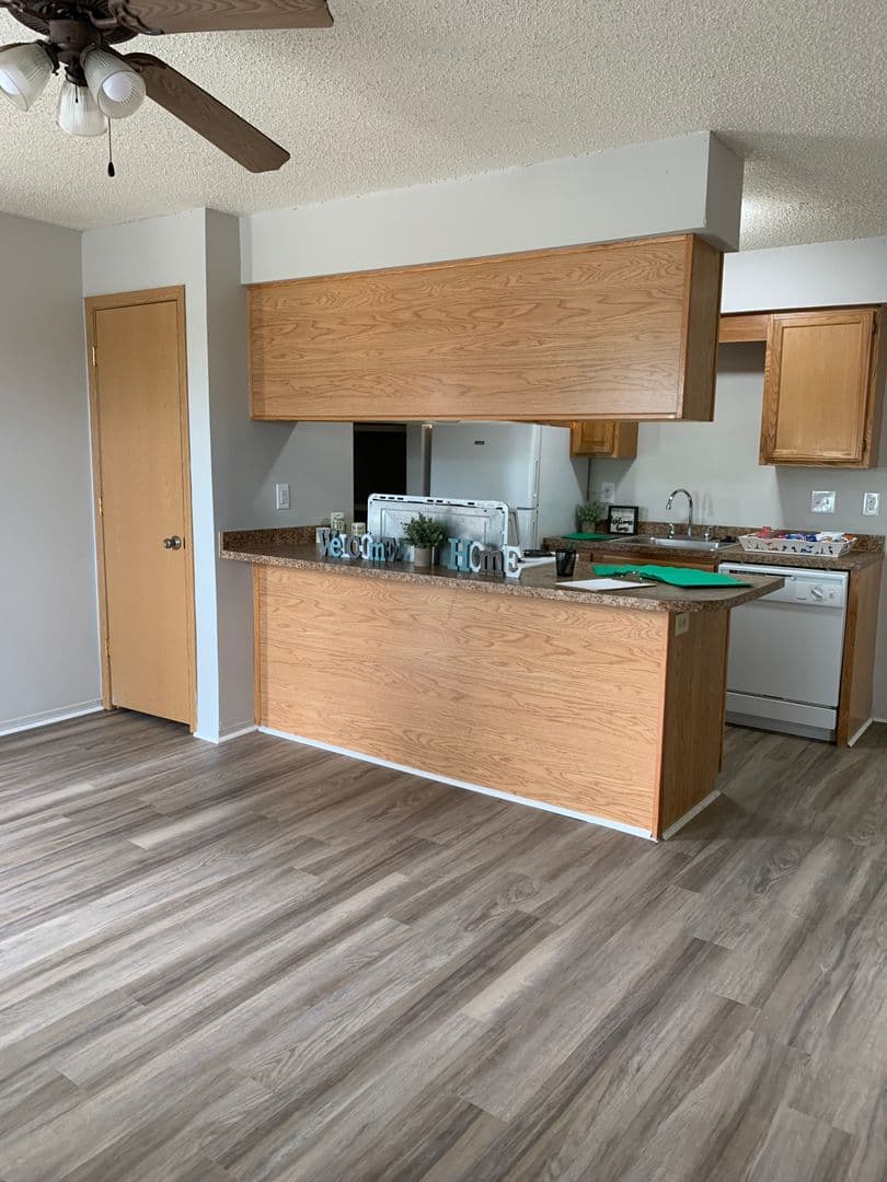 Searcy Apartment: 400 Meadow Lake Circle