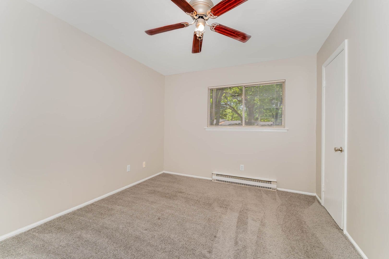 Greensboro Apartment: 3902 Overland Heights