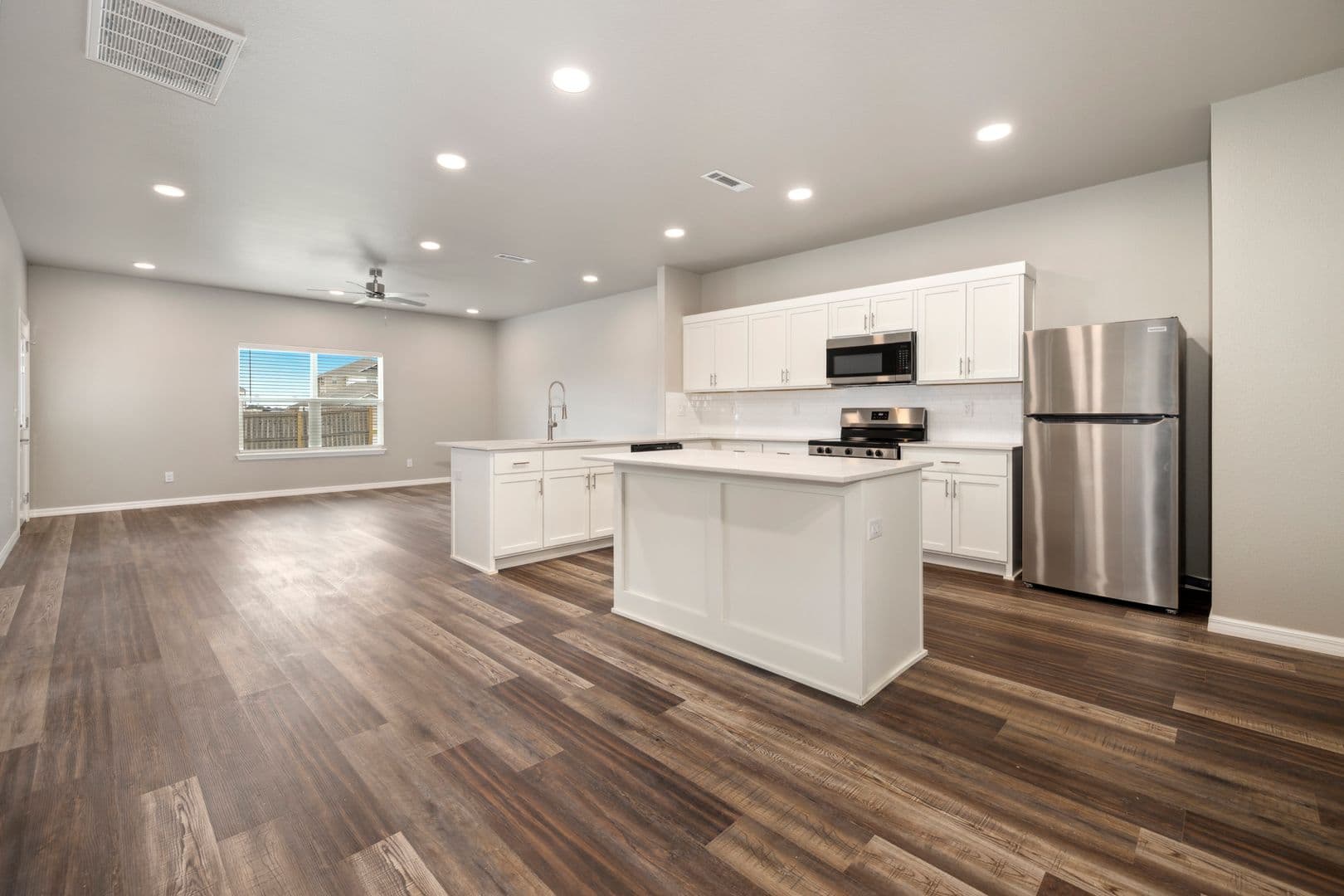 Tontitown Apartment: 693 Morsani Pl