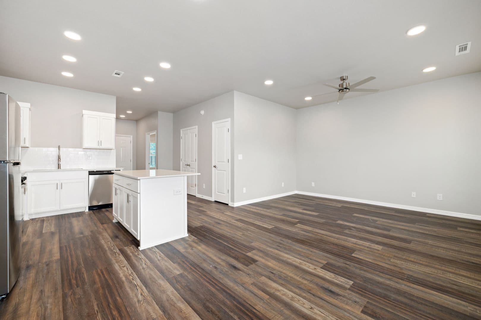 Tontitown Apartment: 693 Morsani Pl