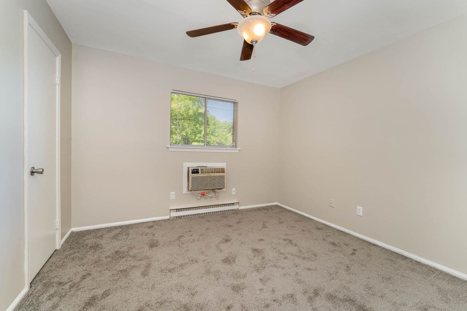 Greensboro Apartment: 3902 Overland Heights