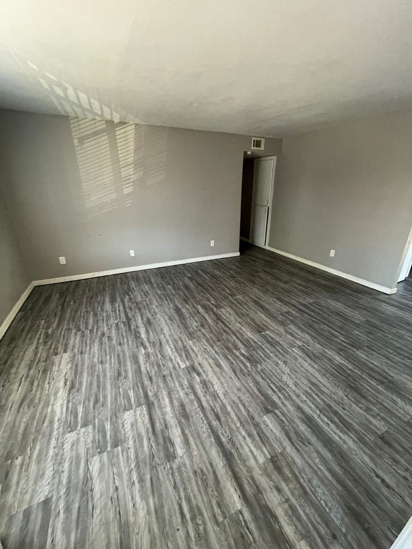 Del City Apartment: 3451 SE 44th St