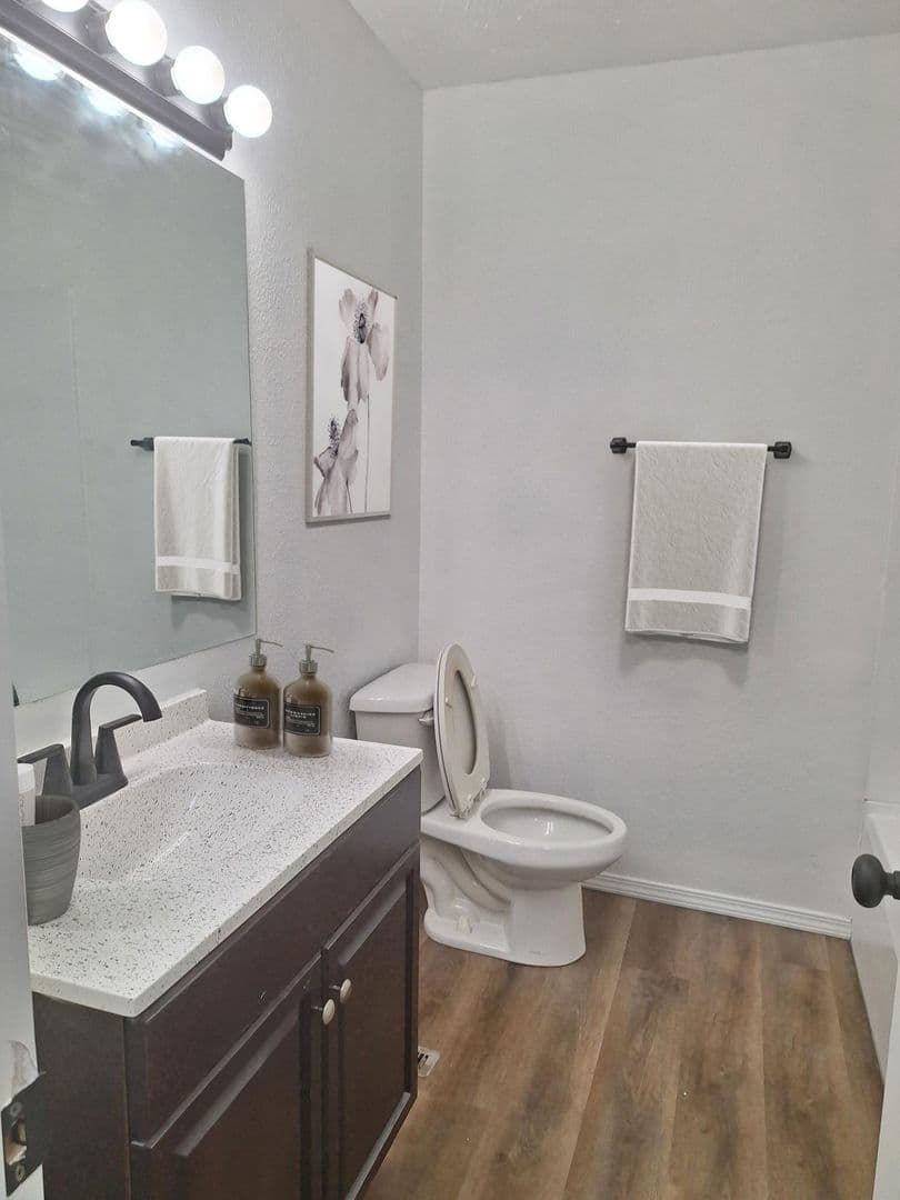 Springfield Apartment: 3020 W. Farm Road 164