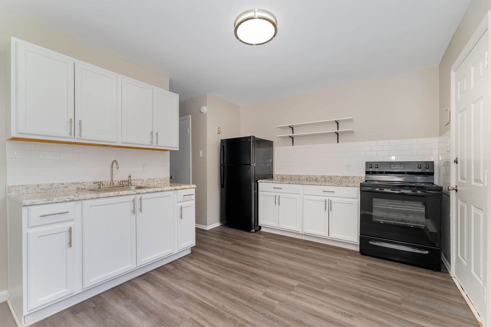 Greensboro Apartment: 3902 Overland Heights
