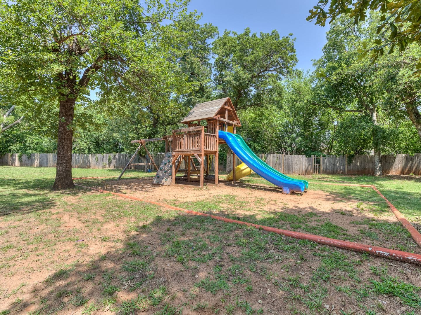 Del City Apartment: 3451 SE 44th St