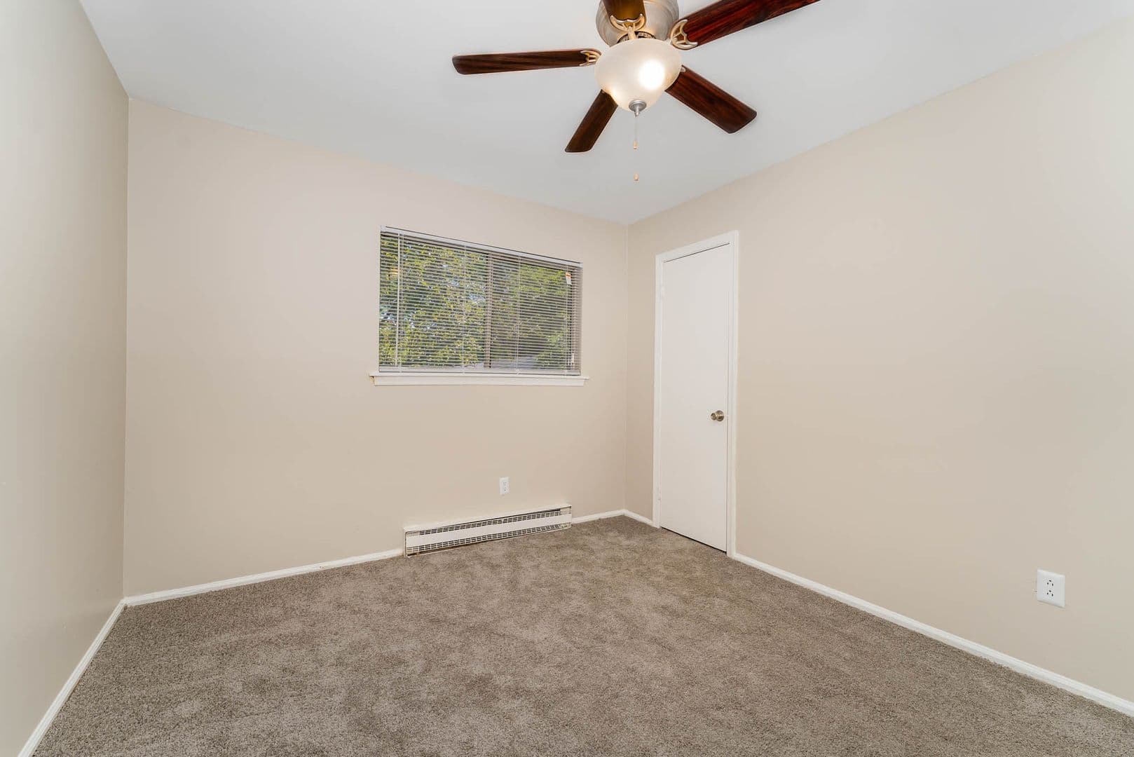 Greensboro Apartment: 3902 Overland Heights