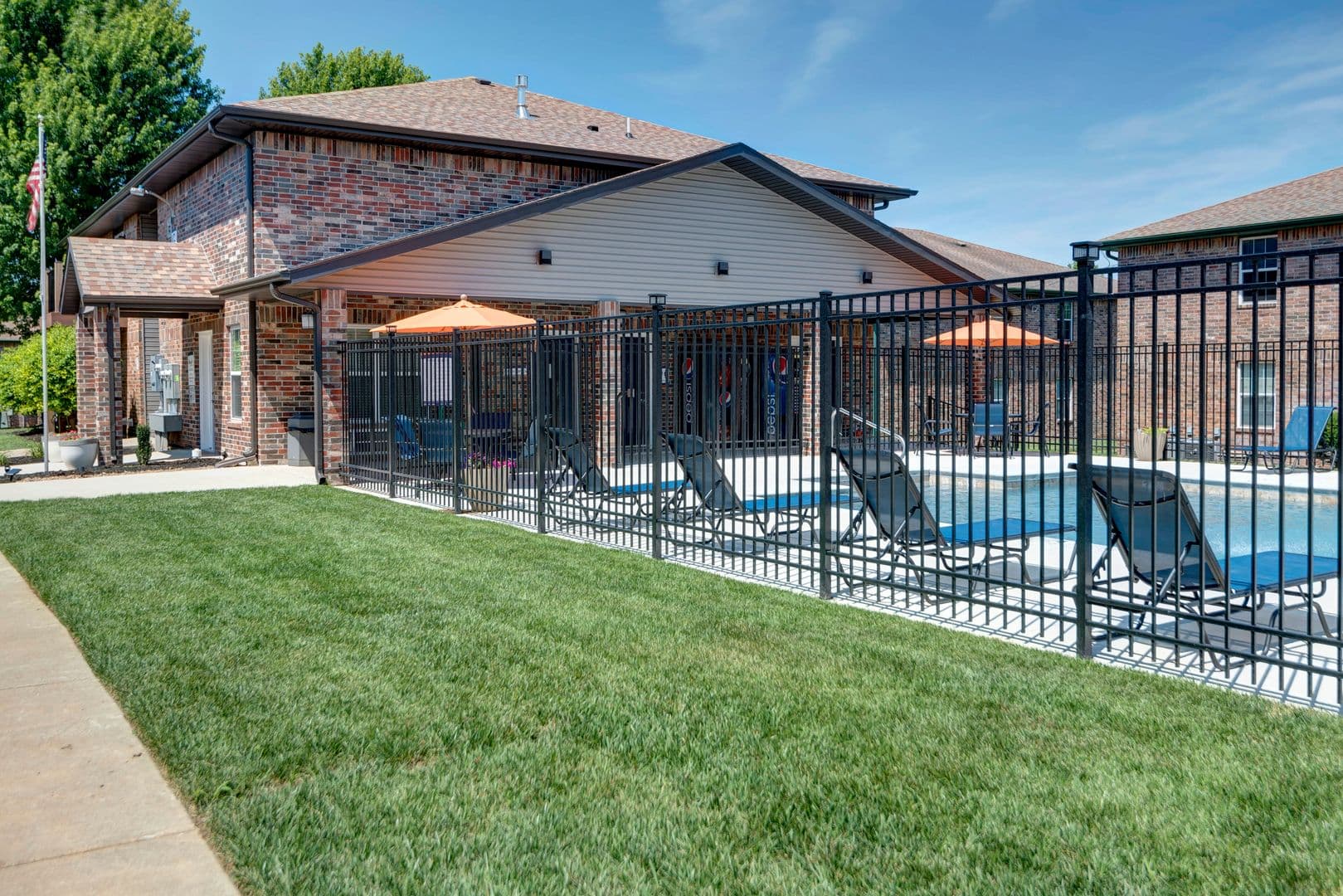 Springfield Apartment: 2655 W Farm Rd 164