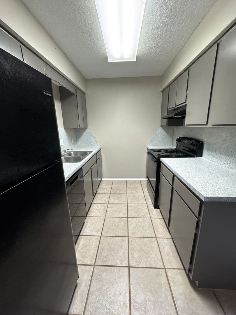 Fort Smith Apartment: 2100 Brooken Hill Dr