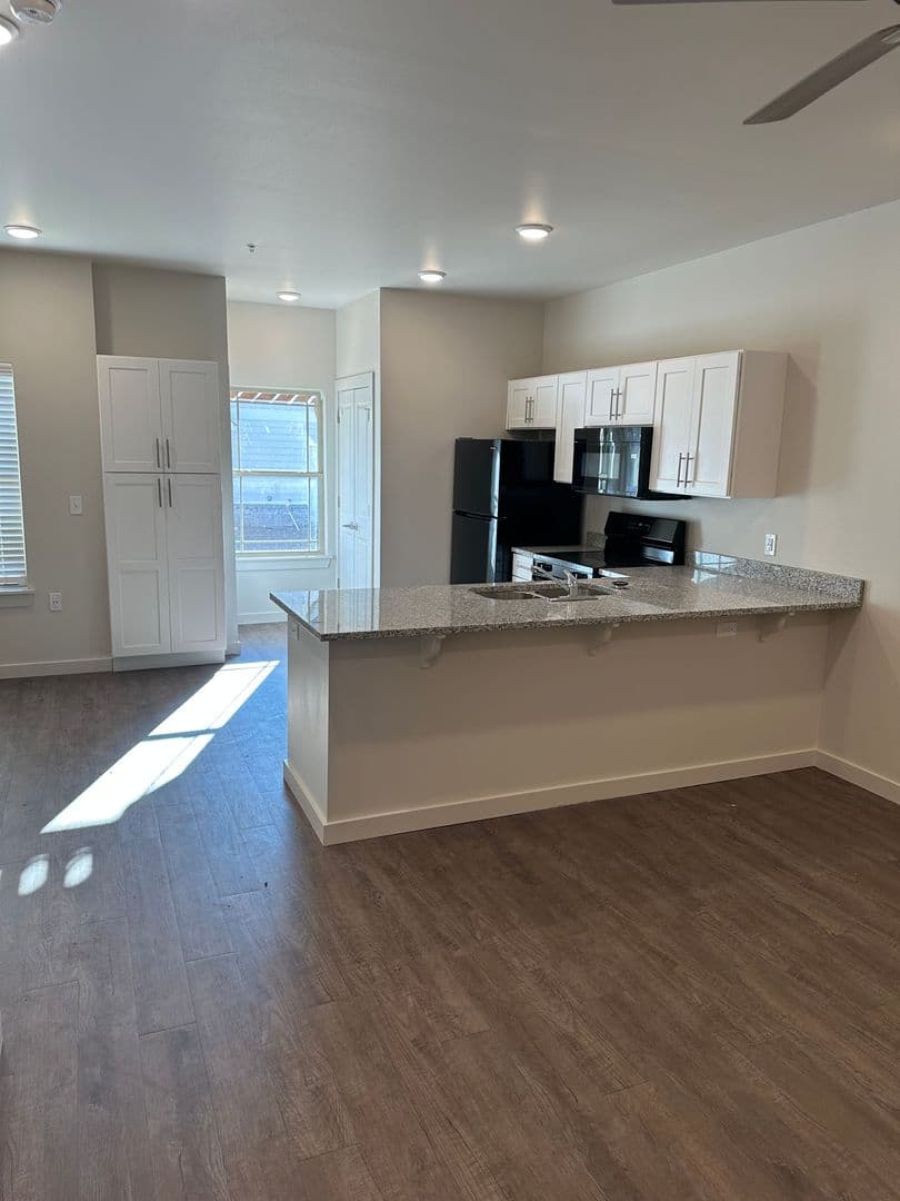 Barling Apartment: 1800 Frontier Rd