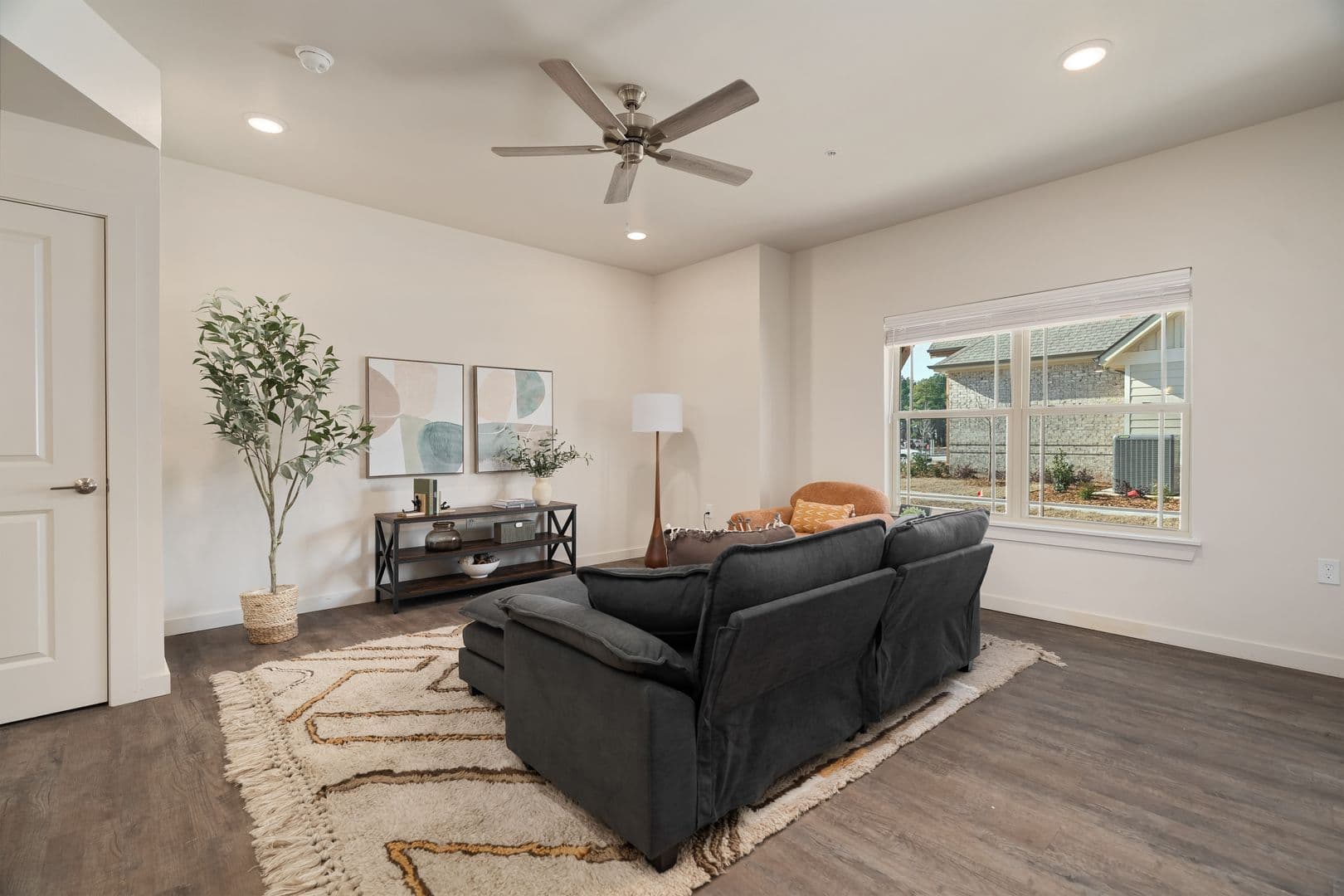 Barling Apartment: 1800 Frontier Rd