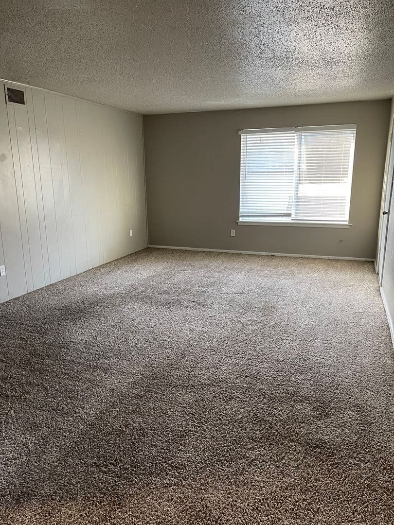 Del City Apartment: 3451 SE 44th St
