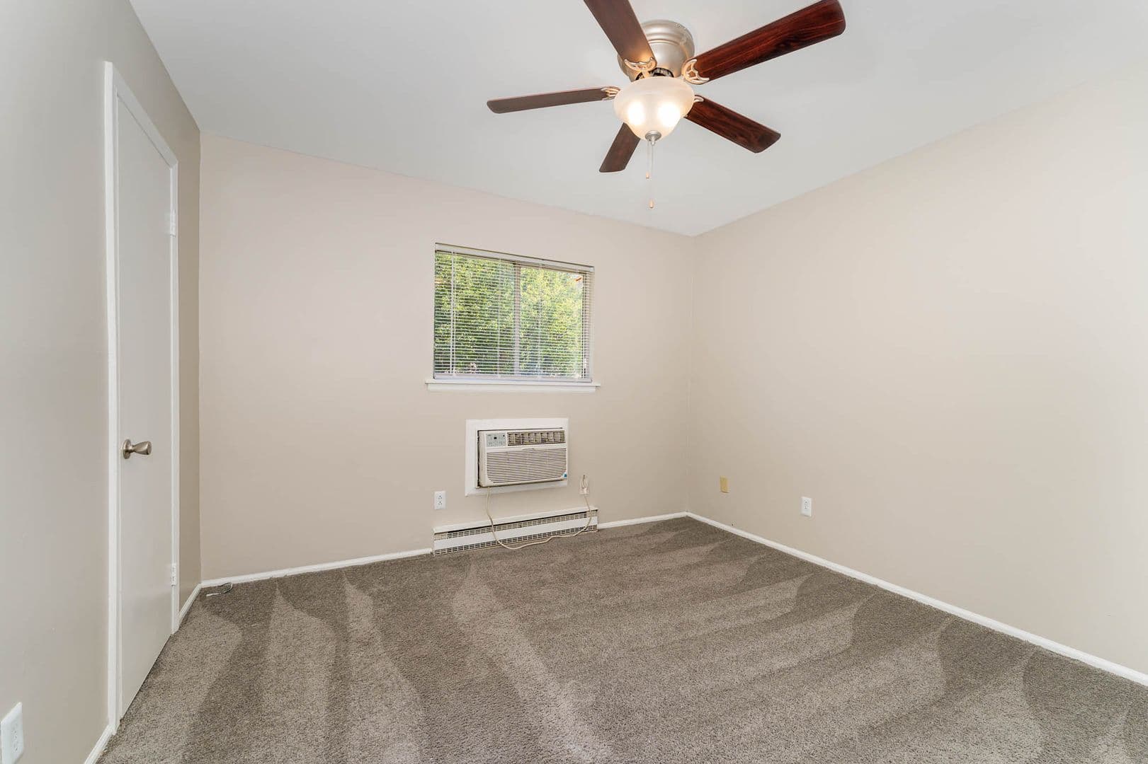 Greensboro Apartment: 3902 Overland Heights