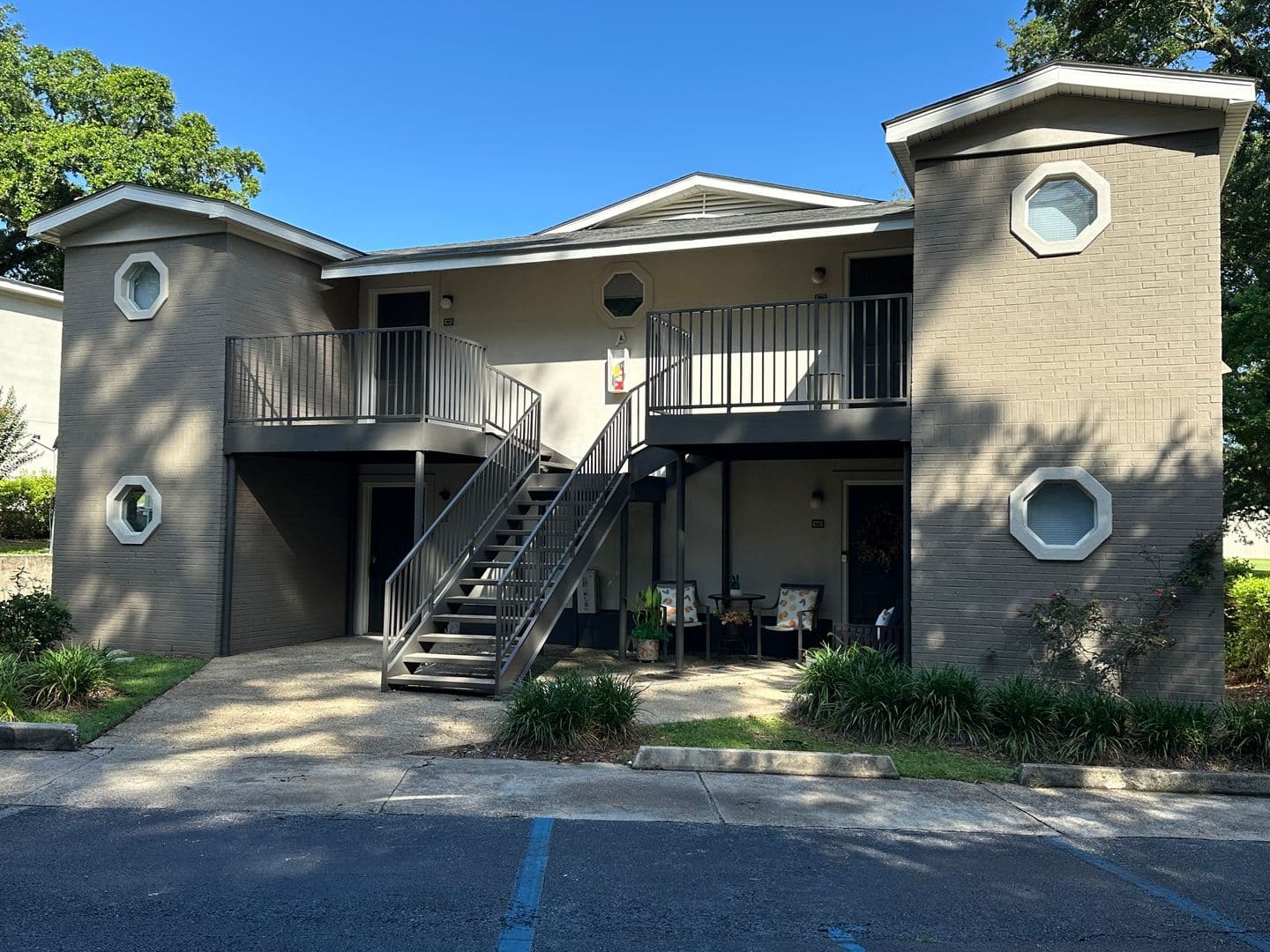 Mobile Apartment: 608 Azalea Rd