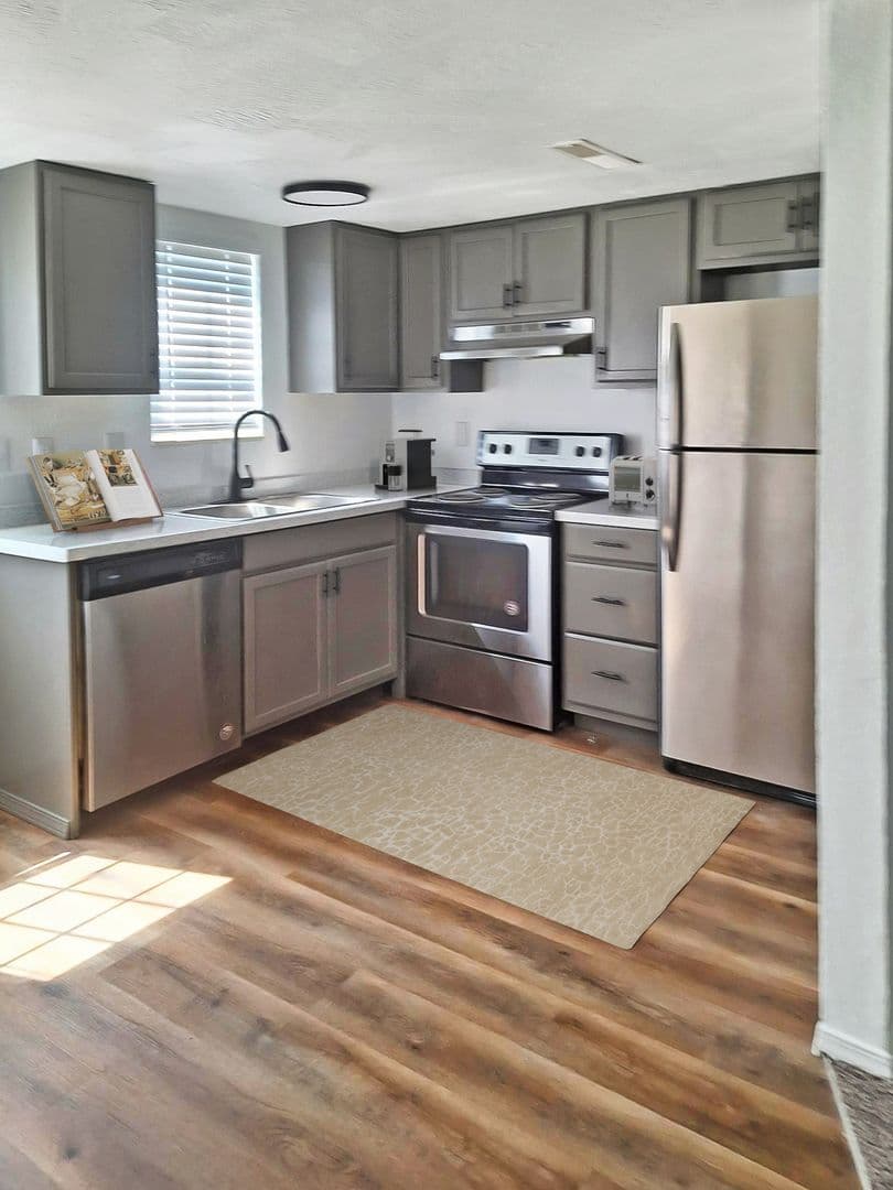 Springfield Apartment: 3020 W. Farm Road 164