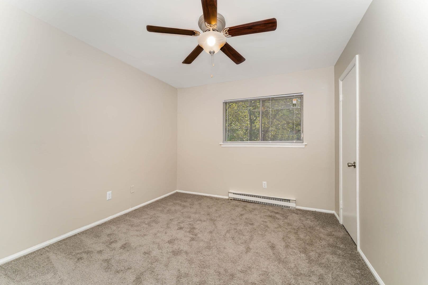 Greensboro Apartment: 3902 Overland Heights