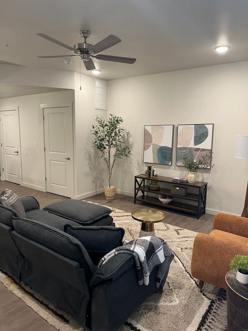 Barling Apartment: 1800 Frontier Rd