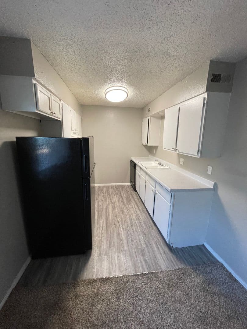 Del City Apartment: 3451 SE 44th St