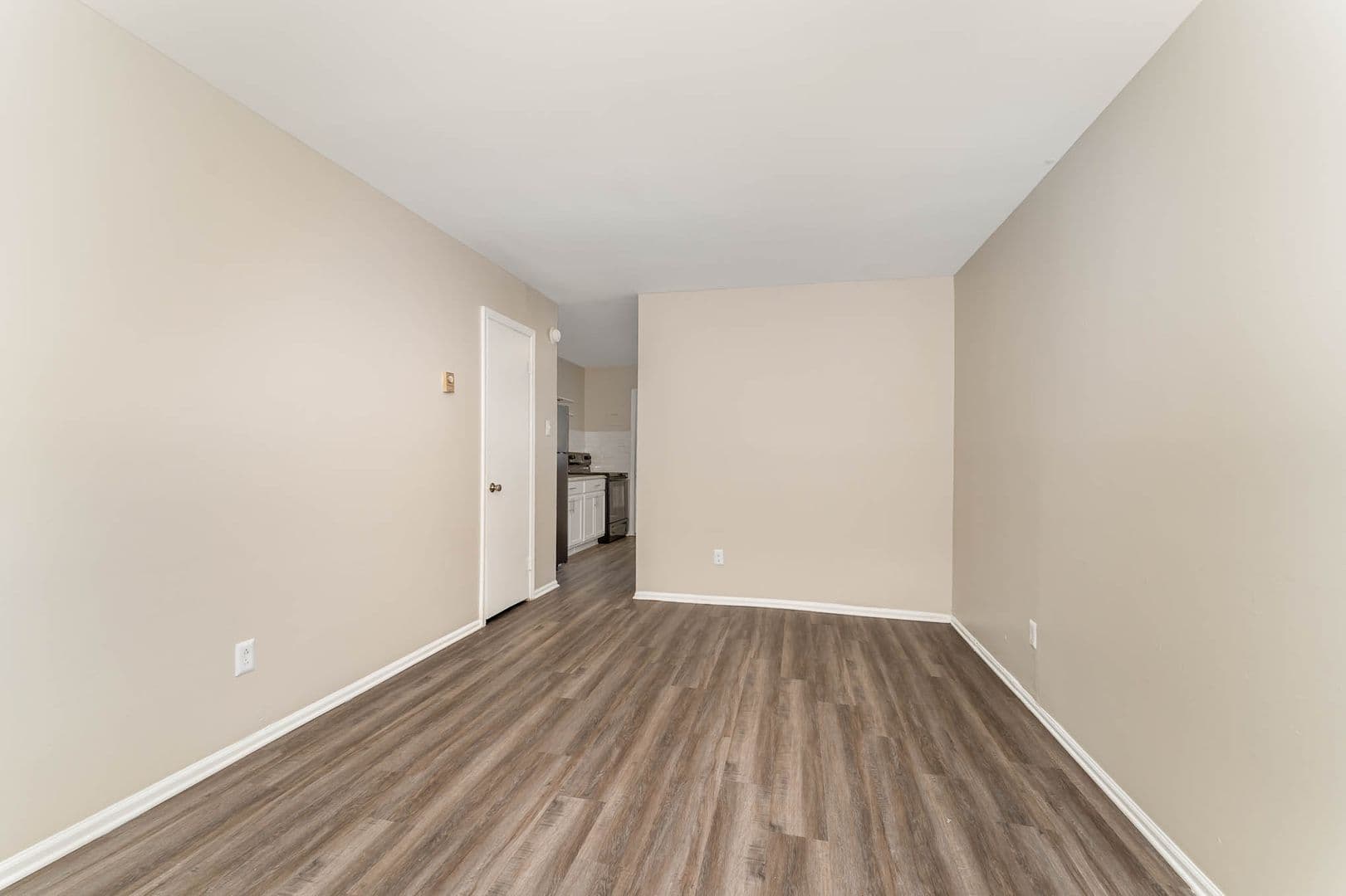 Greensboro Apartment: 3902 Overland Heights
