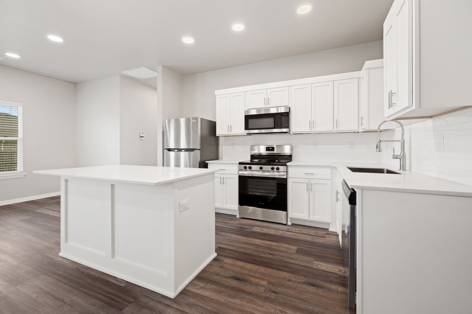 Tontitown Apartment: 693 Morsani Pl