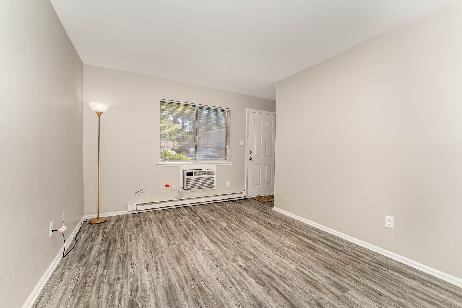 Greensboro Apartment: 3902 Overland Heights