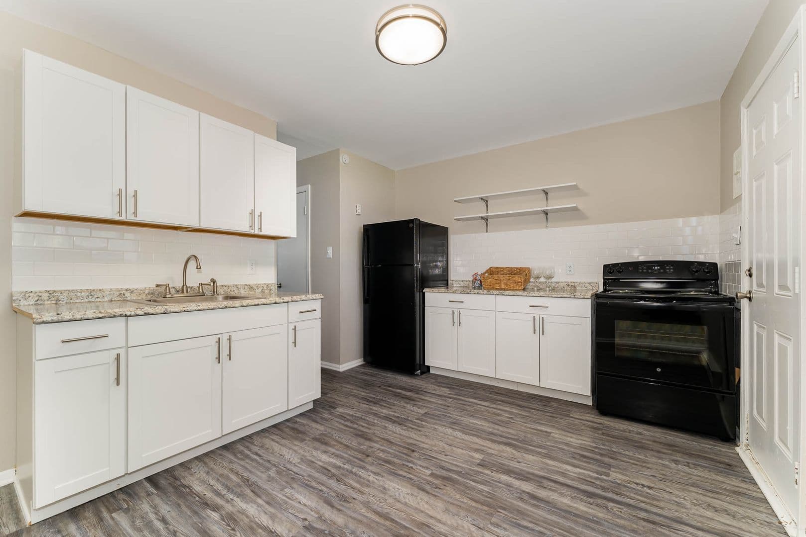 Greensboro Apartment: 3902 Overland Heights