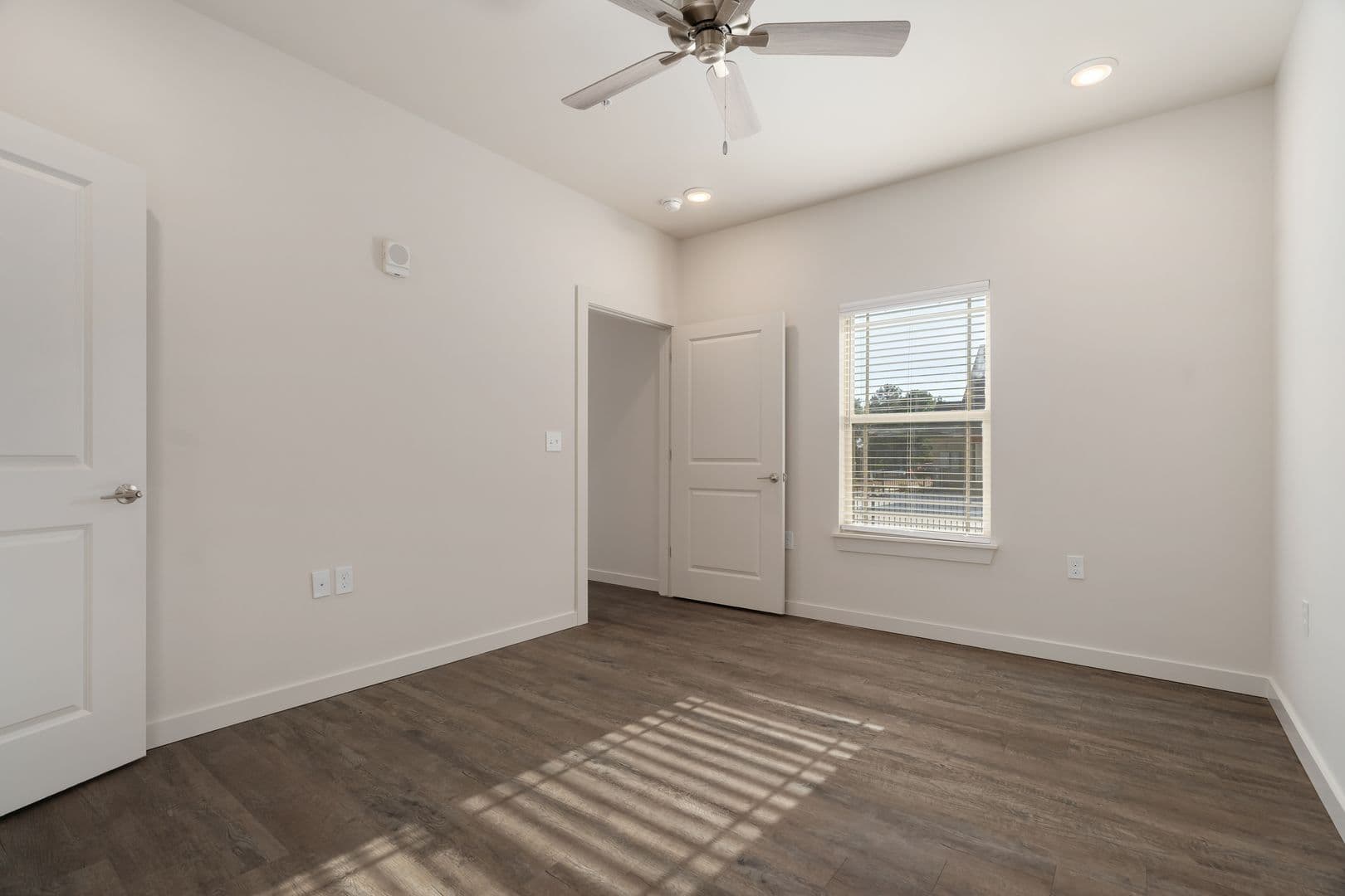 Barling Apartment: 1800 Frontier Rd
