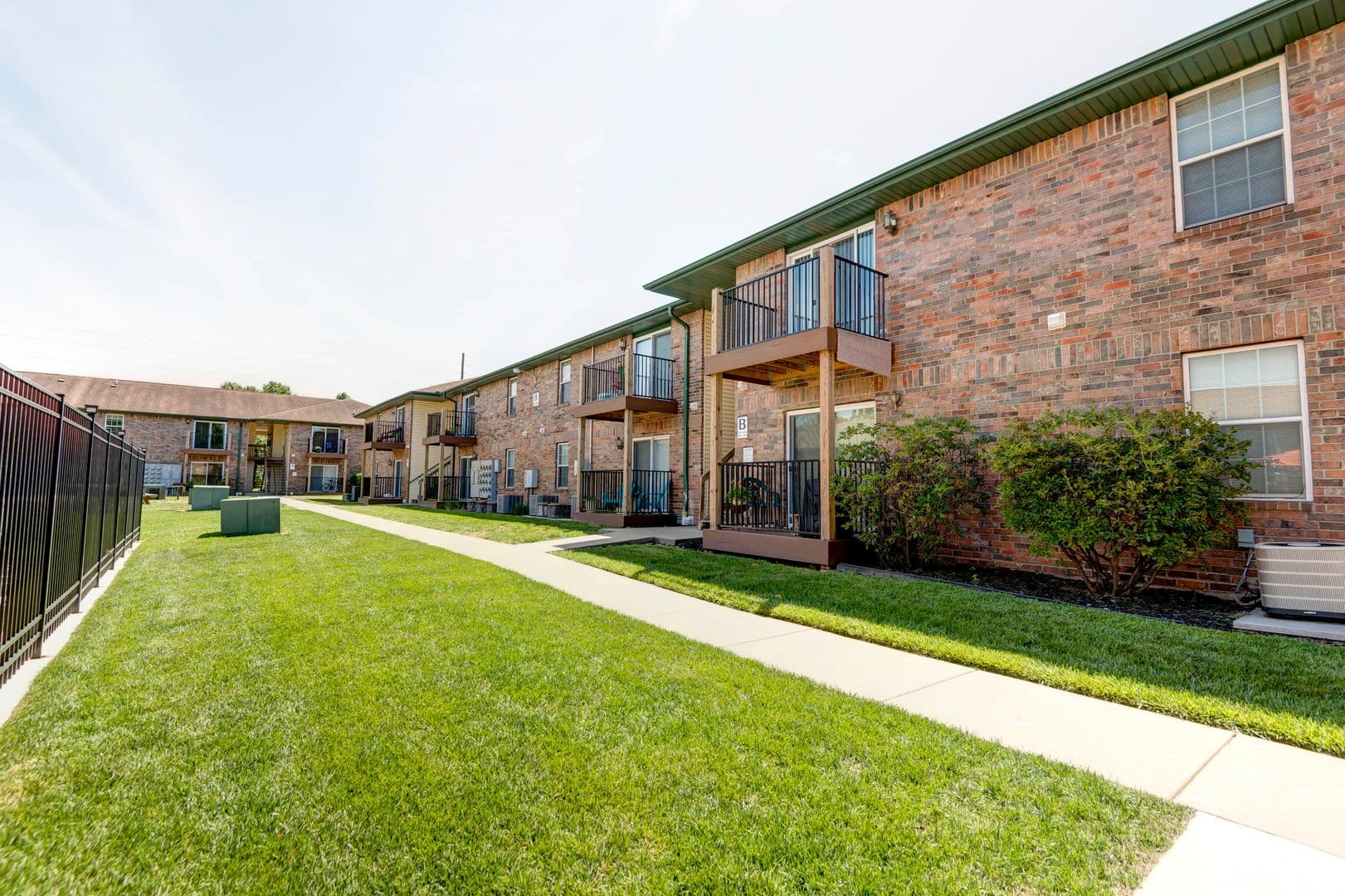 Springfield Apartment: 2655 W Farm Rd 164