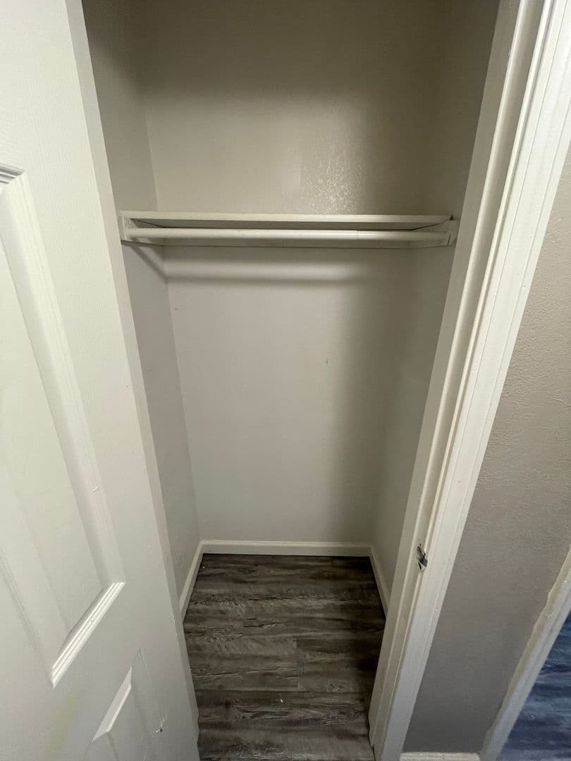 Del City Apartment: 3451 SE 44th St
